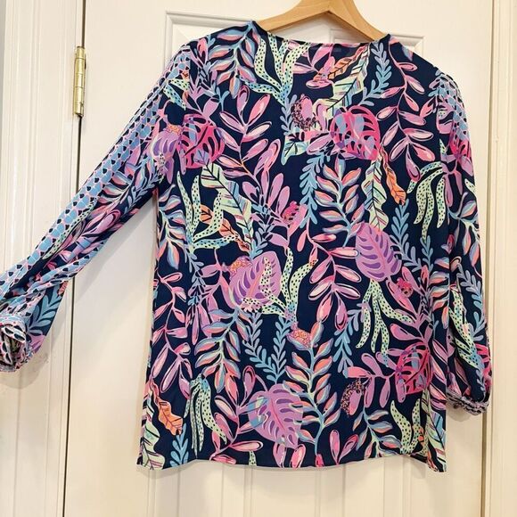 NWT Lilly Pulitzer Pamala Top Oyster Bay Navy You’ve Been Spotted XS - Picture 6 of 8